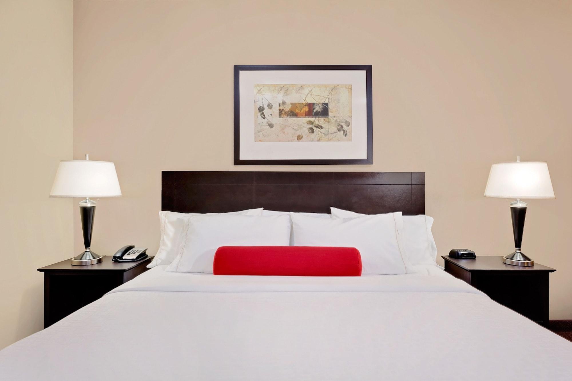 Ramada By Wyndham Camrose Hotel Exterior foto