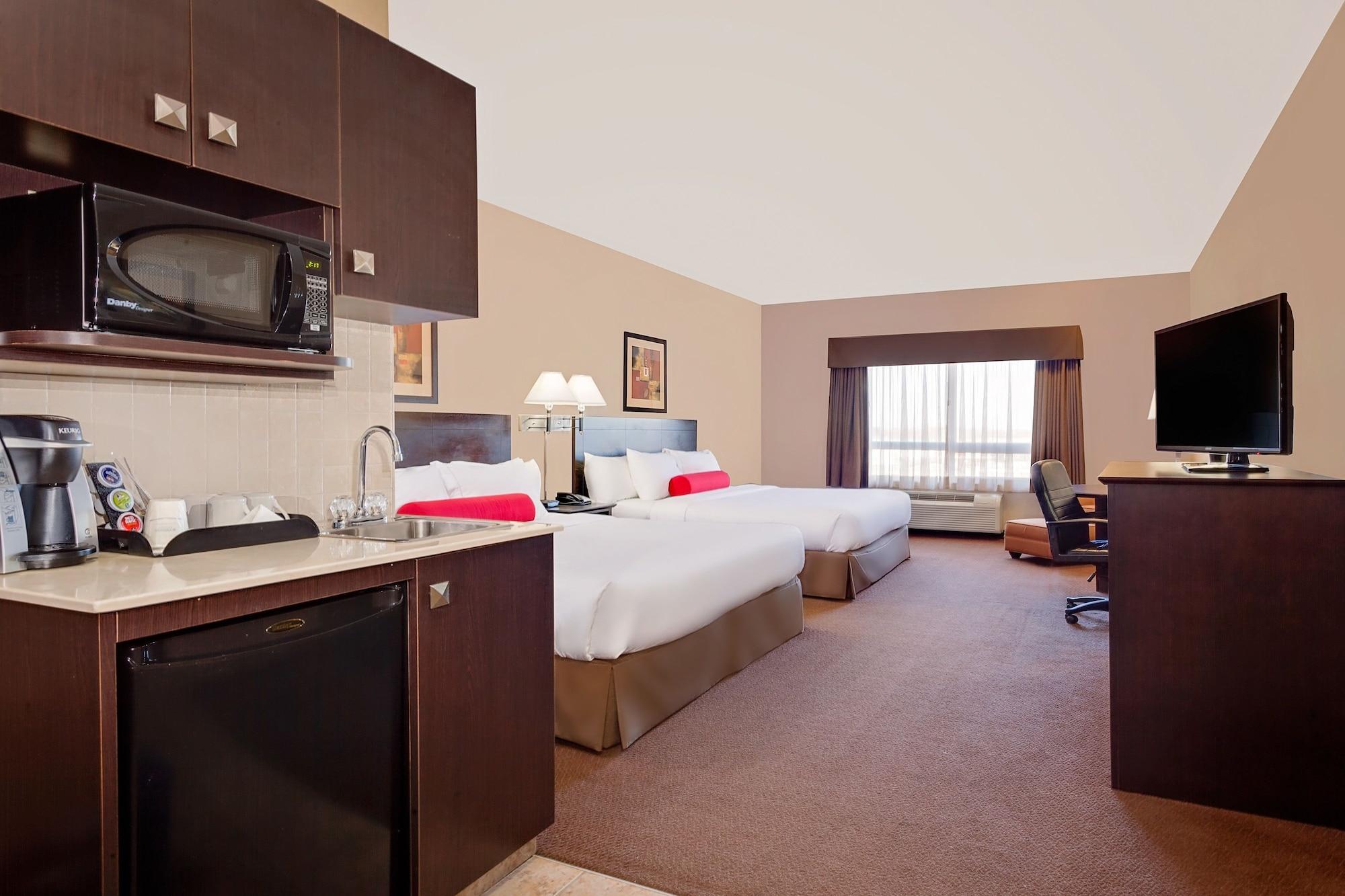 Ramada By Wyndham Camrose Hotel Exterior foto