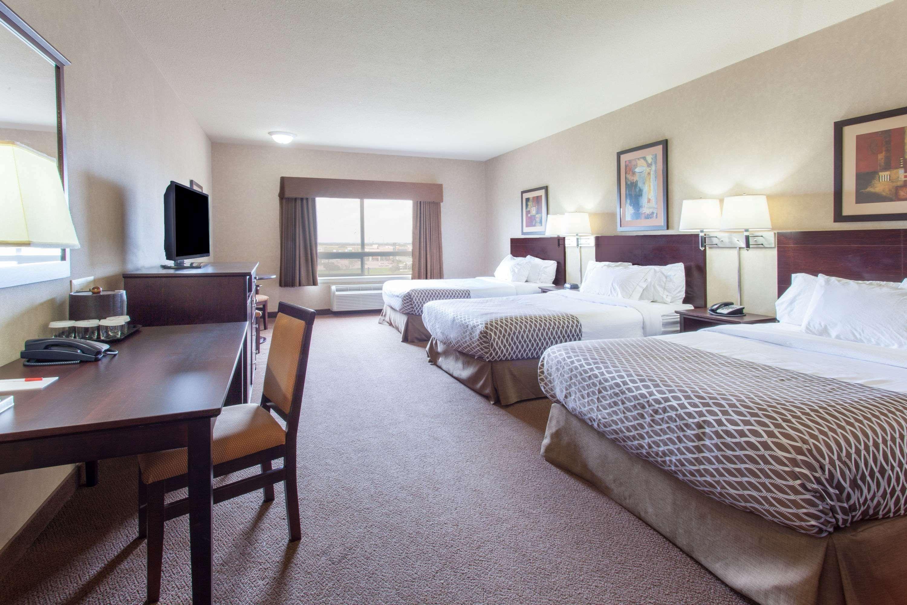 Ramada By Wyndham Camrose Hotel Exterior foto