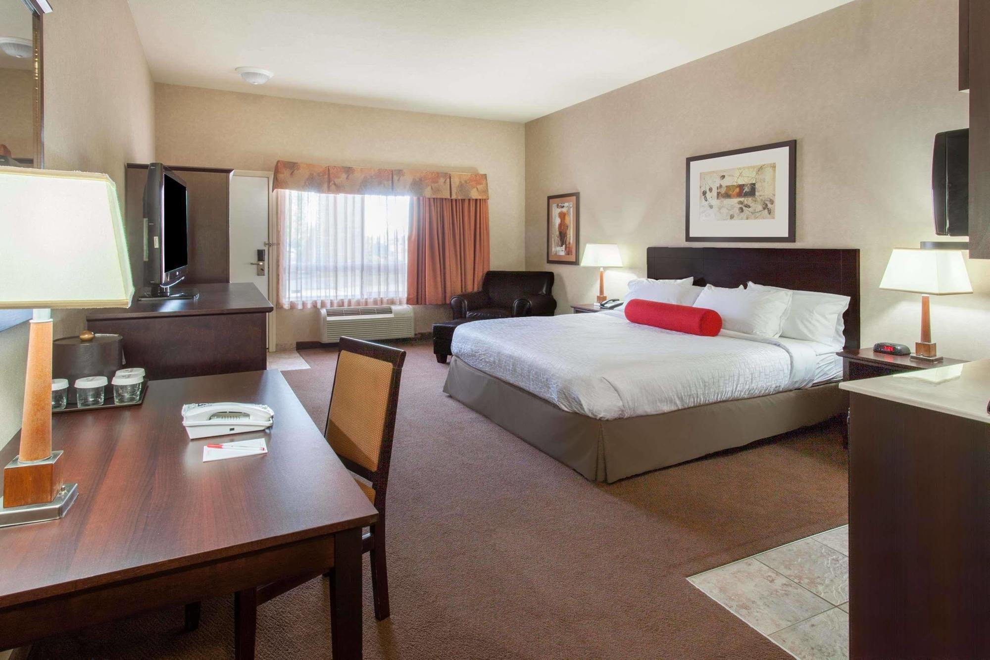 Ramada By Wyndham Camrose Hotel Exterior foto